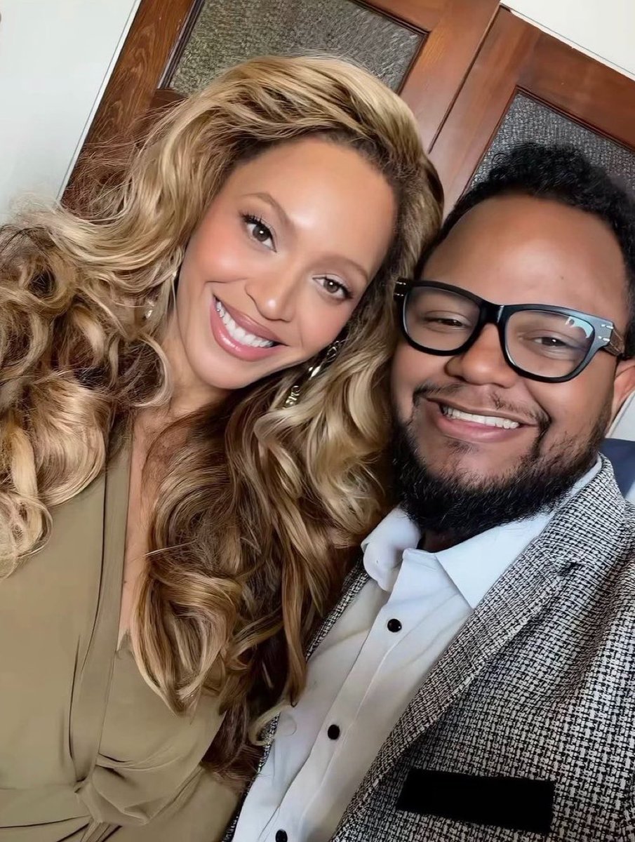 beychels's tweet photo. Beyoncé!!! She looks so beautiful😍😍 https://t.co/5scYR13S9N