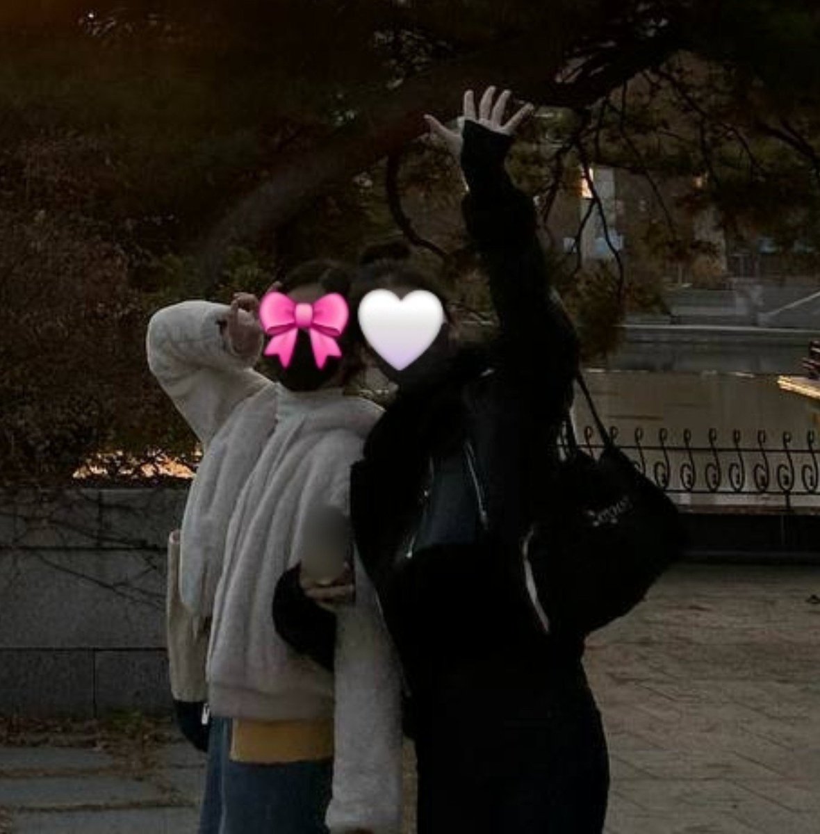 MAXjiwoo's tweet photo. 🎀. . .  ?  설마. .  . https://t.co/WpKzwQDIMF