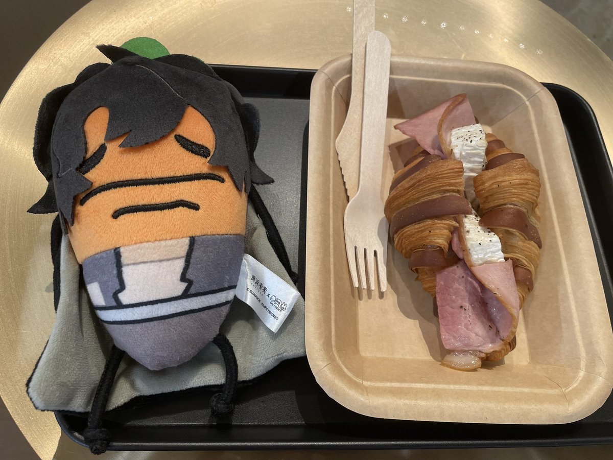 6s_husband's tweet photo. Brought Enigma to a small cafe to celebrate his bday…now it kinda looks like I’m trying to eat him. https://t.co/8ZYv3poG2s
