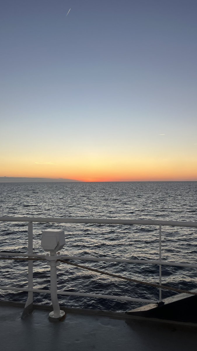 _qntn's tweet photo. Couché de soleil sur vous ! https://t.co/p8eDg7TQQb