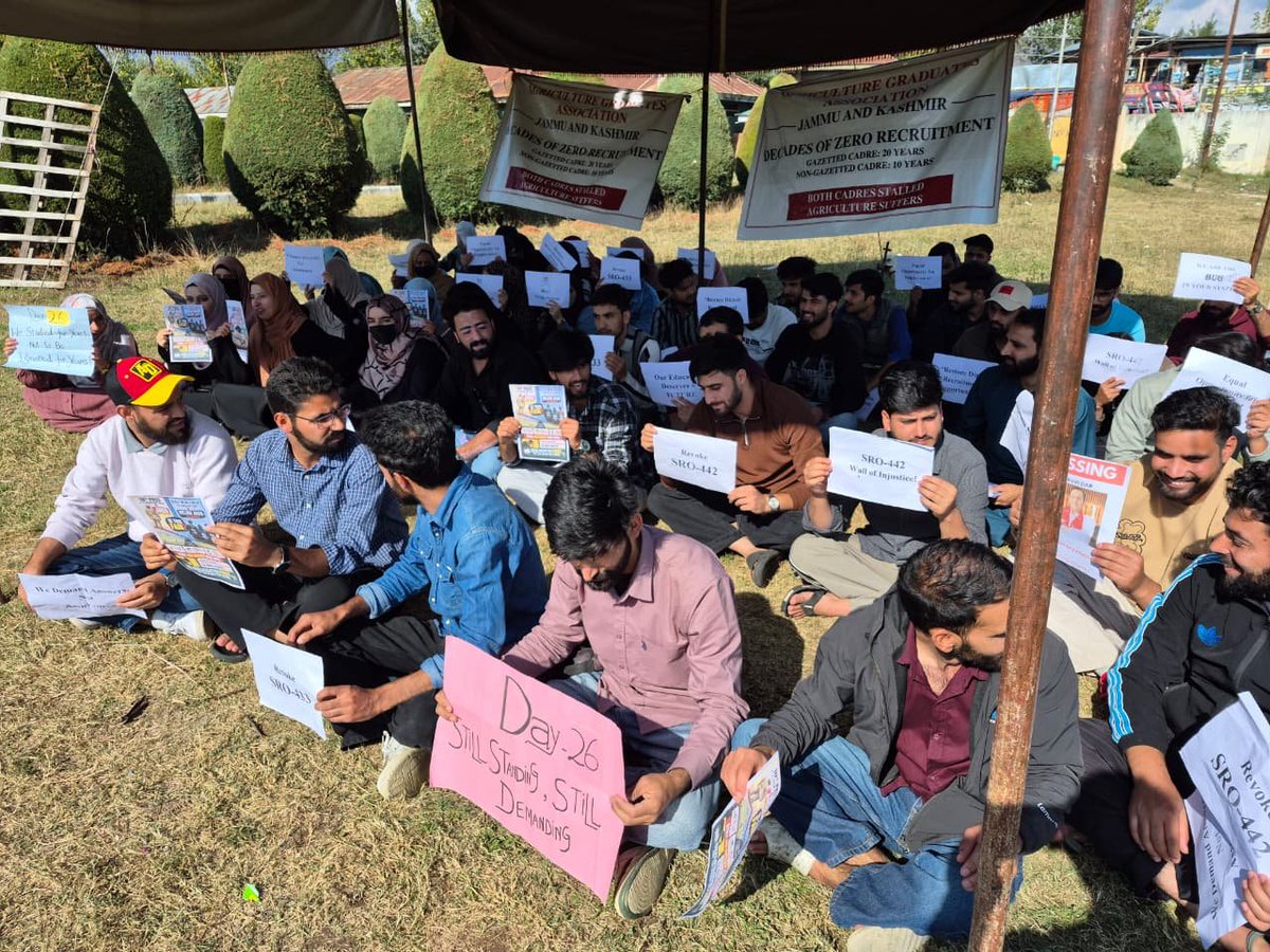 UAGA_JK's tweet photo. DAY 26: OUR FUTURE CANNOT BE KEPT HOSTAGE.

26 days of peaceful resistance, yet Agri-graduates of J&K are still waiting for justice. Our degrees are earned, our demands are legitimate, and our patience is not an invitation to ignore us.

WE WILL NOT LET YEARS OF EDUCATION END IN YEARS OF INJUSTICE.

26 days down. Our voices louder. Our resolve stronger. JUSTICE DELAYED MUST NOT BECOME JUSTICE DENIED!
 #JusticeForAgricultureGraduates 
@JavedDar_NC @CM_JnK @nasirsogami @zubair_reshi @ErSameerYousf @shanwazkhan__ @Office_ASRM @MehboobaMufti @IltijaMufti_ @sajadlone @Agasyedmuntazir @GreaterKashmir @KNSKashmir @RisingKashmir