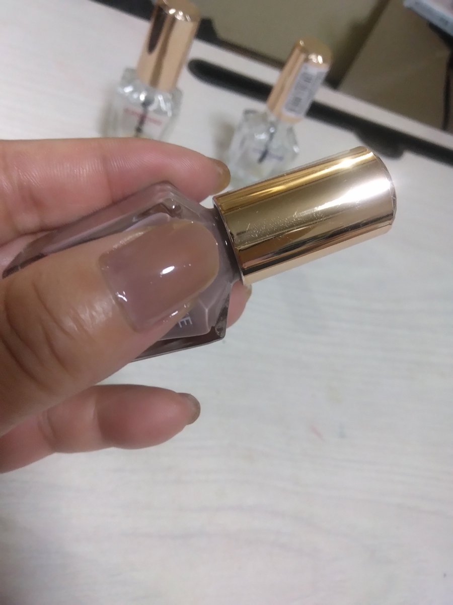 Pero3355's tweet photo. #ペロのネイル日記
 #LIPS
 #ネイル
 #キャンメイク
 #ファンデーションカラーズ
 #ナチュラルネイル
明日お仕事なので、ファンデーションカラーズの12モーヴトープ（モーヴみのあるグレージュ）を2度塗り！ナチュラルネイルしましたー！ https://t.co/d5vXMYLFVg