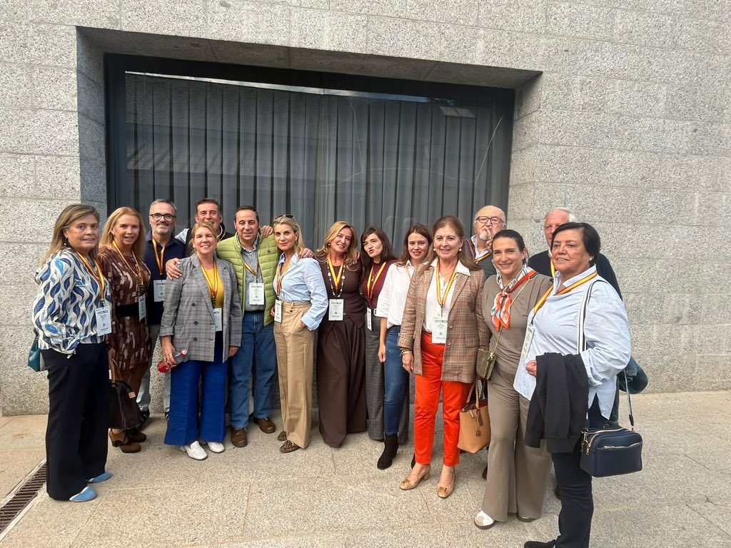 VOX_Torrelodone's tweet photo. 🇪🇸💚 ¡AHORA, VOX!
La España que viene depende de nosotros. De nuestra valentía, de nuestro compromiso y de nuestra determinación.
¡Es el momento de dar un paso al frente!
🇪🇸 ¡POR ESPAÑA, POR NUESTRO FUTURO! 
@vox_es https://t.co/YrS07gkwcE