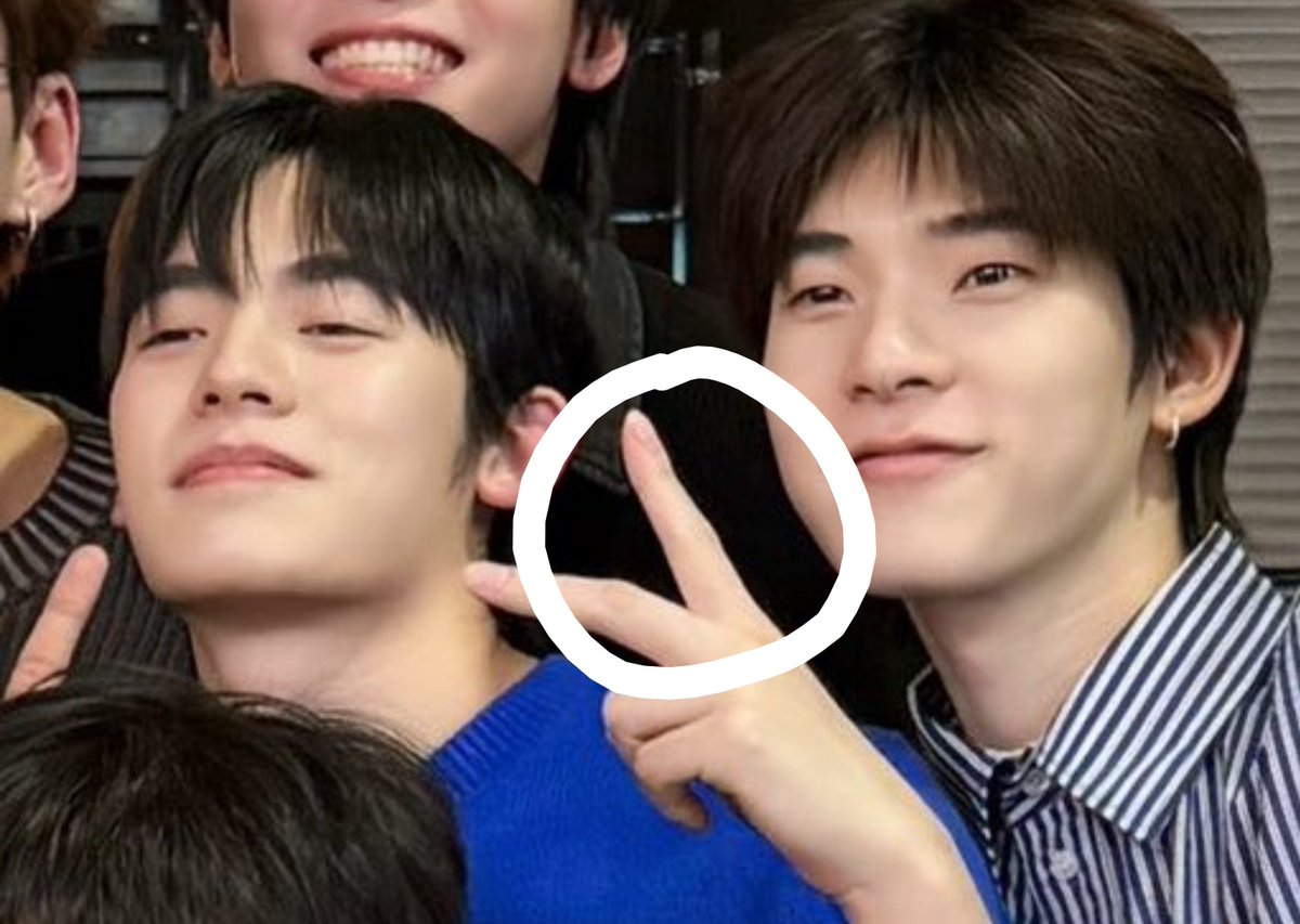 sincerely_gly's tweet photo. Did Tee give a ring to Por???

POR 24TH BIRTHDAY
#The24thBloomOfPor
#TeeTeePor https://t.co/LKSUpSk8Ze