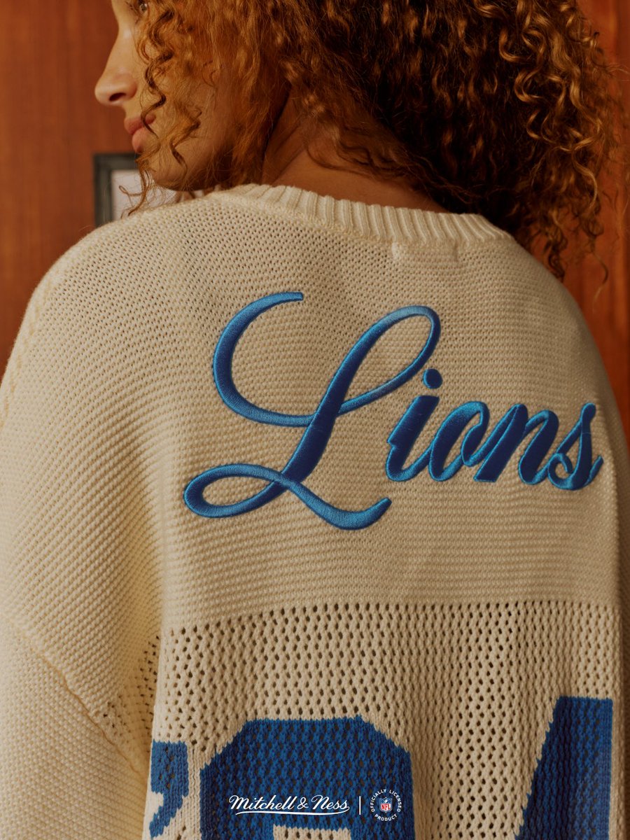 mitchell_ness's tweet photo. Meet your new fall uniform. Oversized laced-up sweater jerseys, mock neck fleece, and wind shirts that somehow look better with jeans than they ever did on the sideline.

Shop now at https://t.co/C5eRdP4rSu. https://t.co/e4BKOIOXgR