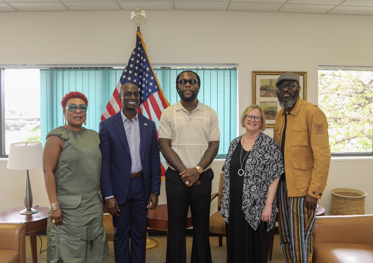 USinNigeria's tweet photo. Consul General Brandon Hudspeth welcomed Grammy-winning superstar/artist Burna Boy to U.S. Consulate General Lagos to discuss expanding collaboration between American and Nigerian creative economies. 

They explored ways to turn the cultural ties between the United States and Nigeria into real economic opportunity through commercial relationships among U.S. and Nigerian studios, labels, and streaming platforms; stronger intellectual property protection; artist and industry exchanges; and investment in creative infrastructure.