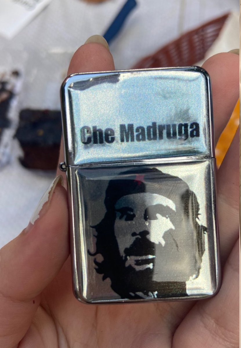 elfbardemanga's tweet photo. o isqueiro que o #angelo carregava p cima e p baixo antes de começar a fumar pq achava aesthetic https://t.co/zCpmrnna8M