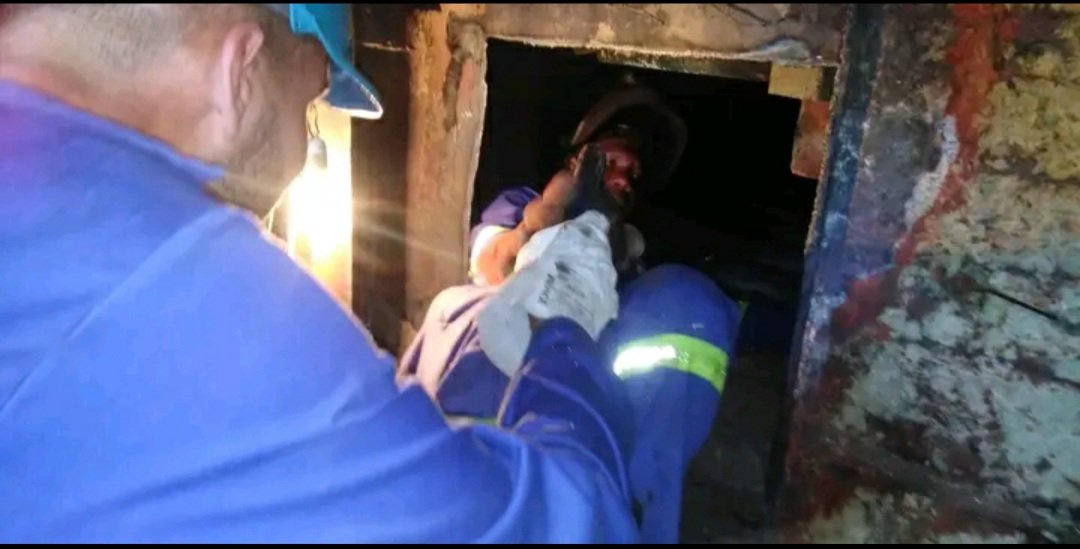 BatistaChe85650's tweet photo. La evaluación de la avería en la CTE Antonio  Guiteras,  indicó un área de la caldera donde confluyen vapor y agua y, por suerte, nada que ver con otras reparaciones. Lo dijo el ingeniero Román Pérez Castañeda, director general  del bloque yumurino.
#MatancerosenVictoria https://t.co/YmBG2Db0Pi
