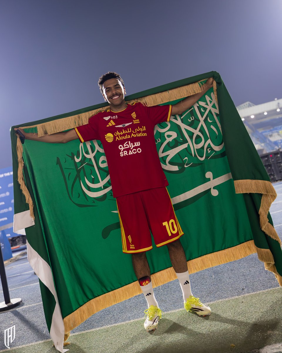 Alqadsiah's tweet photo. للراية السعودية تحية والنقاط الثلاث قدساوية 🇸🇦

#القادسية_أبها | #دوري_روشن_السعودي https://t.co/YIuKzNNSDE