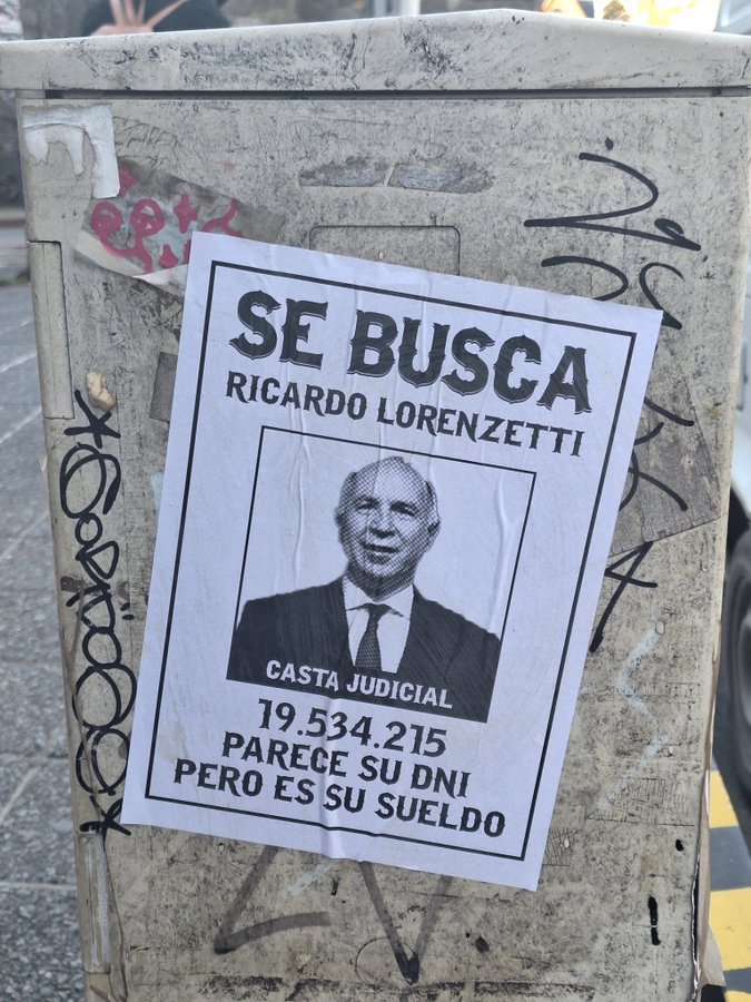 elfachakicillof's tweet photo. 20 palos al mes por saquear un país. https://t.co/CyE08CkzDz