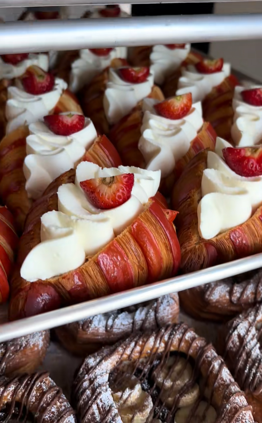 daily_dolce's tweet photo. Pastry appreciation post https://t.co/vY55tqsevh