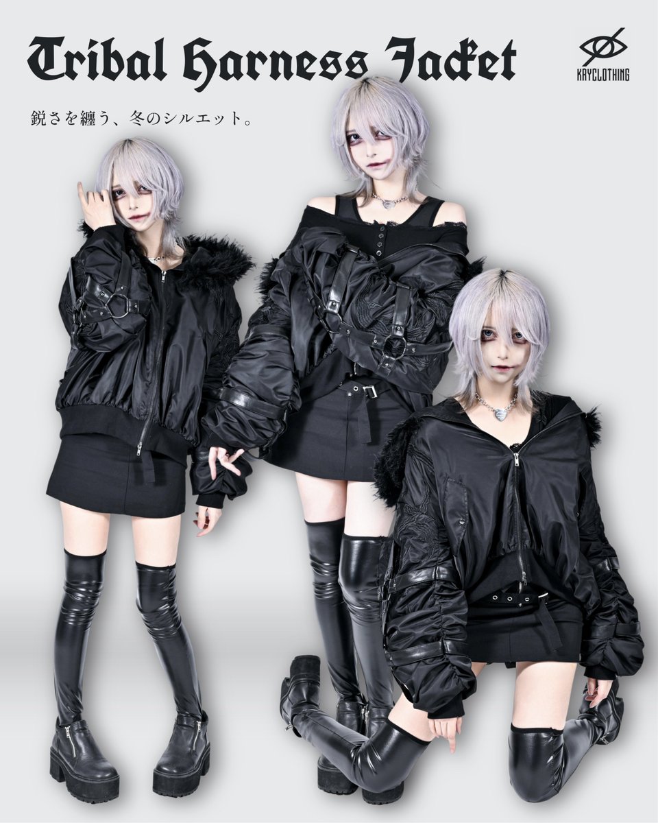 KRY_official_'s tweet photo. Tribal Harness Jacket
鋭さを纏う、冬のシルエット。

胸元から袖へ走るトライバル刺繍と、袖・背面を飾るOリングハーネス。
ファーをまとった大きなフードが印象的な存在感を引き立てる。

フード中央のZIPを開けば肩から背中へ広がるフォルムに。
かぶる・下ろす・開く。
ひとつのフードで着こなしの表情を変えられる。

ゆとりのあるユニセックスシルエットに上下から開閉できるWファスナー。
オーバーサイズの迫力を残しながら重く見えすぎないバランスに仕上げた冬の一着。

【受注期間】
10月17日 21:00～10月23日 23:00

【お届け予定】
2026年12月末～2027年1月上旬頃より順次発送予定

¥16,800+tax