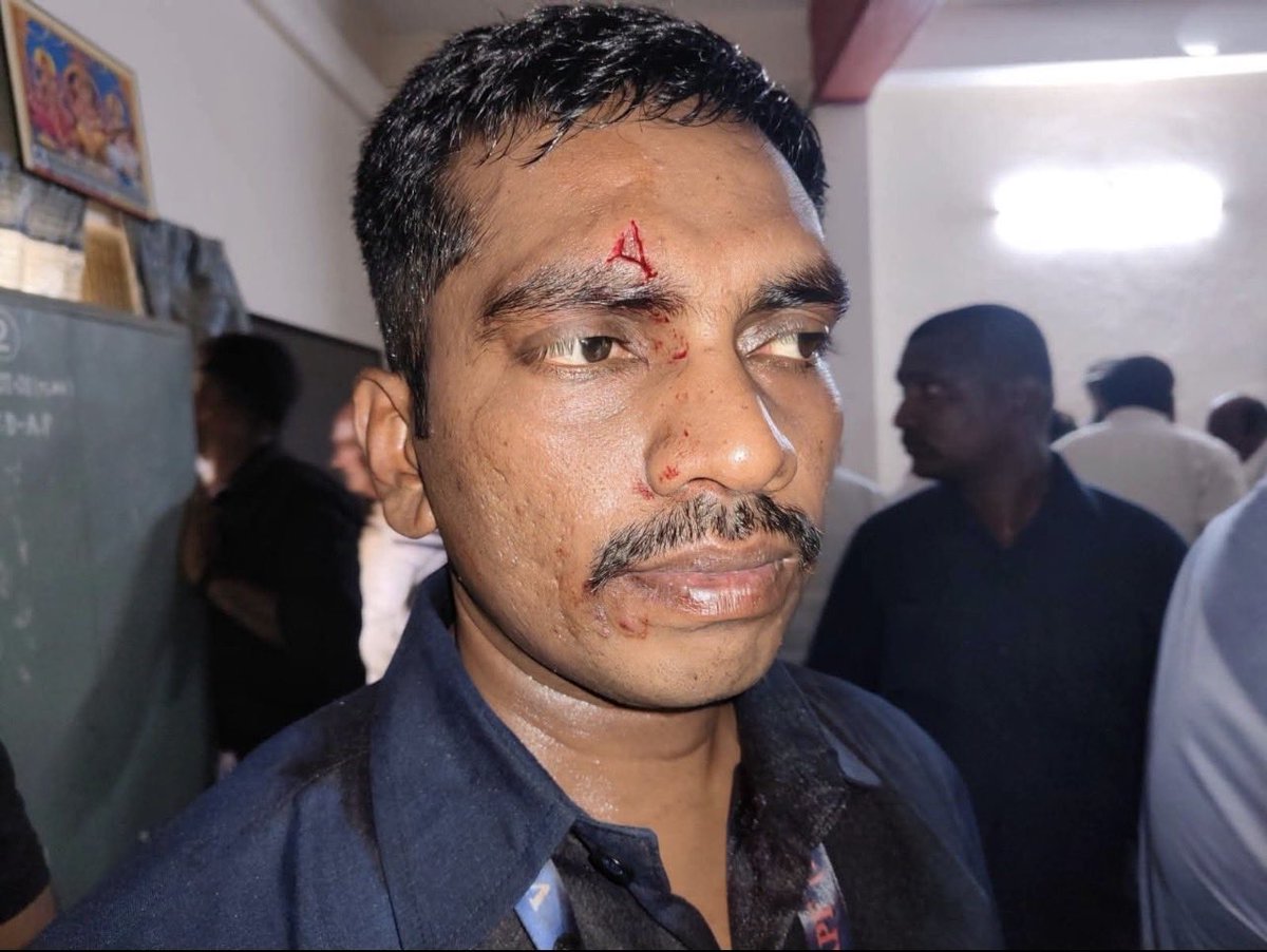 neekempani's tweet photo. కొట్టినవాడు రేపు మర్చిపోవచ్చు… కొట్టించుకున్నాడు మర్చిపోడు కదా..?? https://t.co/4INo7qdx2O