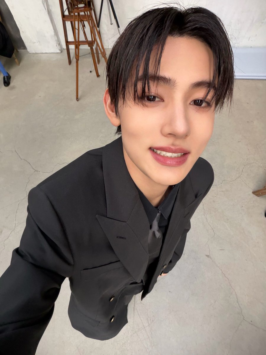 eomp1zza's tweet photo. 목걸이 무는 거 그거 참 좋다 계속해
(뒷북좀칠게진짜위버스온거이제야알앗어제발) https://t.co/aSOFbbsel8