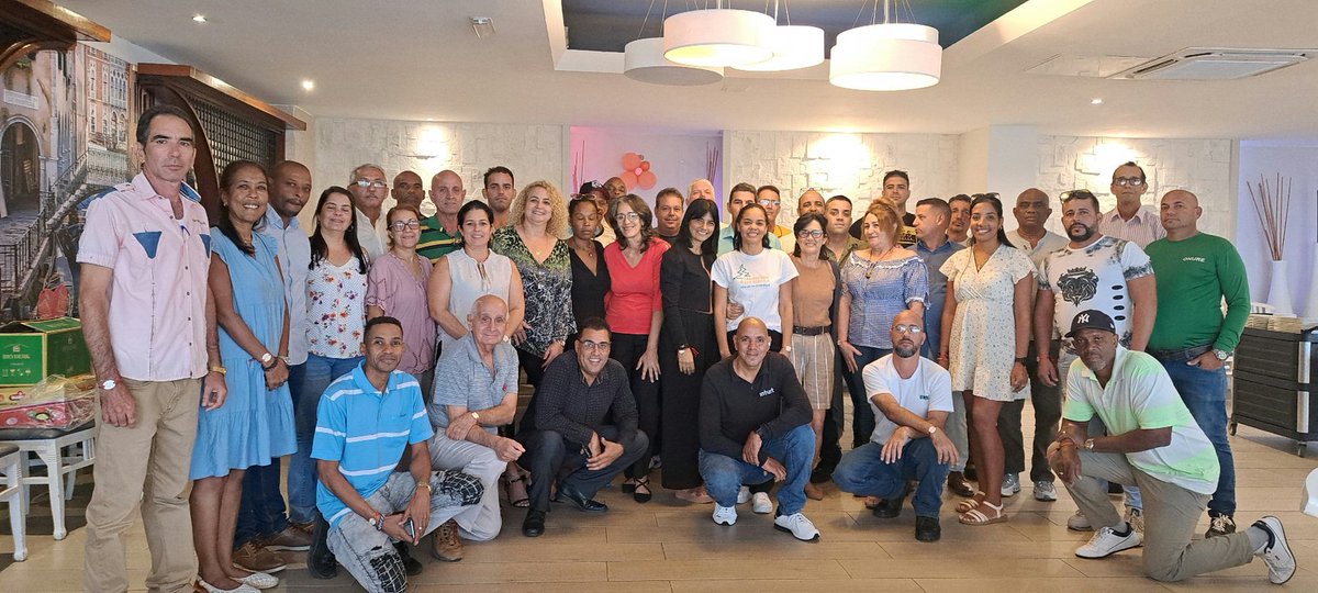 EnergiaMinasCub's tweet photo. Concluye el 1ero de los 3 talleres regionales para la transición energética en los territorios. 
Definida ruta metodologíca para elaborar líneas de desarrollo energético que garanticen proyectos sostenibles, seguros, eficientes y soberanos.
La transición energética es de todos! https://t.co/4kzdRy9uXZ