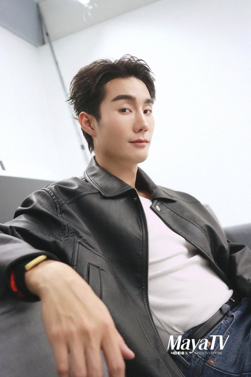 mayaonline2002's tweet photo. “ฟอส จิรัชพงศ์” #fforce_ และ “บุ๊ค กษิดิ์เดช” #Kasibook เจ้าของบทบาท “หงเสน” และ “ย้ง” จาก “หงเสนคลุกฝุ่น Lovers & Gangsters” 🤜🏻❤️‍🔥🤛🏻  พร้อมออนแอร์ตอนแรก 30 ตุลาฯ นี้ #LoversAndGangsters

Interview📽🔗https://t.co/wL5Mgru7x9

FORCEBOOK LAG PRESS

#MAYATVOFFICIAL
#ForceBook #ฟอสบุ๊ค