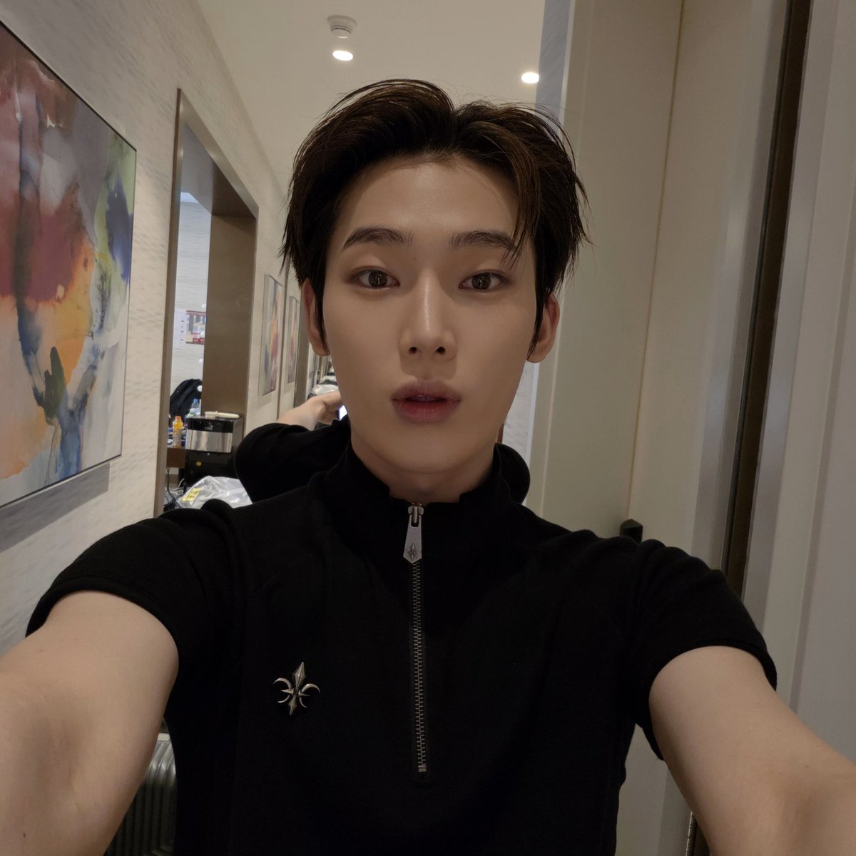 goldenksunoo's tweet photo. {🌟💌 } #SUNOO #선우

🦊 i think checkmate made you a bit surprised hahaha
🦊 you were surprised when you saw my face?hahahaha
🦊 the reactions to my hair brushed back were good
🦊 as expected i knew it~~heheh https://t.co/XiZgiHK5aU