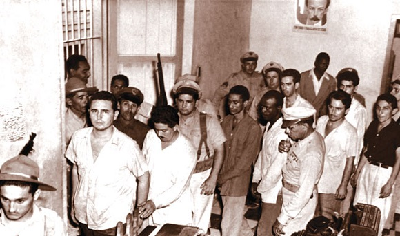 CanlerAlfredo's tweet photo. @UOCuba El 16 de octubre de 1953 #FidelCastro asume su propia defensa por los sucesos ocurridos el 26 de Julio de 1953 y pronuncia su histórico alegato conocido como la Historia me absolverá #Cuba 🇨🇺#SantiagodeCuba🇨🇺
#UOCuba🇨🇺 #UO79🇨🇺 
#100AñosConFidel🇨🇺 https://t.co/8JSMRV2HjV