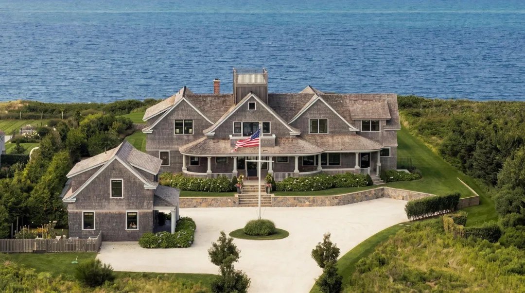 LUXRE's tweet photo. Enjoy this exclusive access to virtually tour exceptional homes from around the world listed by members of Who's Who in Luxury Real Estate! 

➡️ October 16th - LRE® on Tour https://t.co/J3E941ub9Q

#luxuryrealestate #whoswhoinluxuryrealestate #lreontour https://t.co/krSuNb7C23