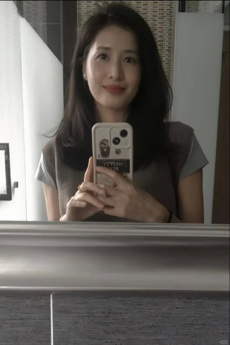 0Game_game0's tweet photo. 50岁了，素颜这样可以吗

实话实话，我不会生气 https://t.co/e96aAhYTNx