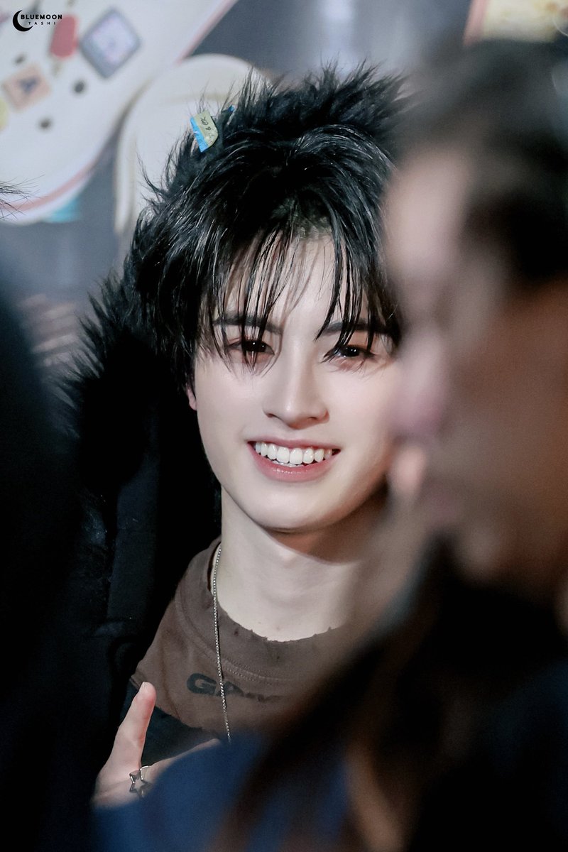 BlueMoon_Ashi's tweet photo. ท่ามกลางผู้คนมากมาย ลูกแมวยิ้มหวานชะมัด

BUS X CROCS AT ICONSIAM

#AAashirakorn
#BUSxCrocs https://t.co/b122YkGiaW