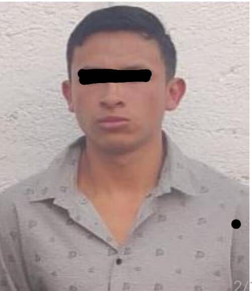 AztecaNoticias's tweet photo. ¡Los citaba por Facebook robarles! 

Un joven de 23 años fue detenido en Cuajimalpa por su posible relación con el robo de $150 mil a un hombre que buscaba comprar un auto.

Autoridades investigan si utilizó el mismo modus operandi para atraer a más víctimas.

Vía @PLATA11CDMX https://t.co/ZEAwwrECFH