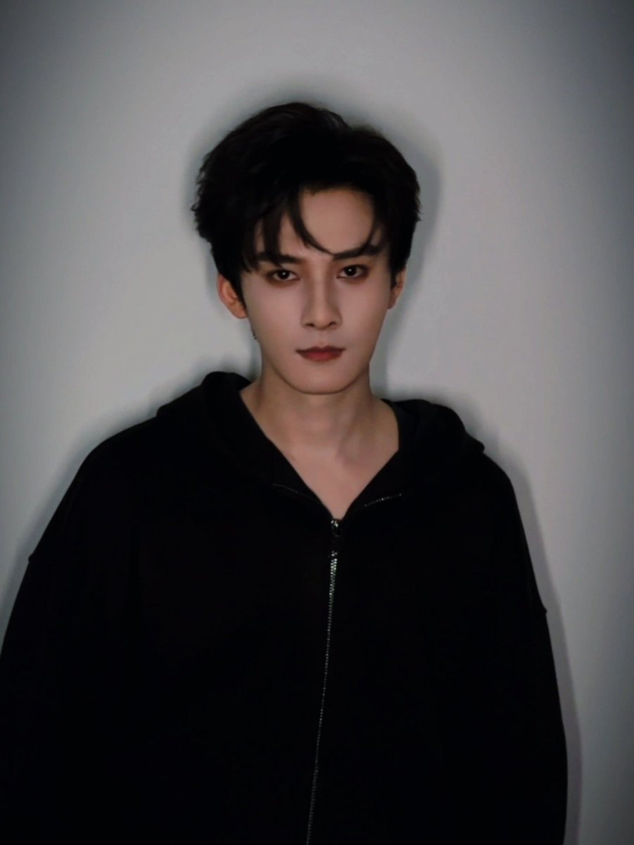 yur___aaaaa's tweet photo. HIS LEGENDARY LOOK !!! 😎 https://t.co/DnaVq86Zdr