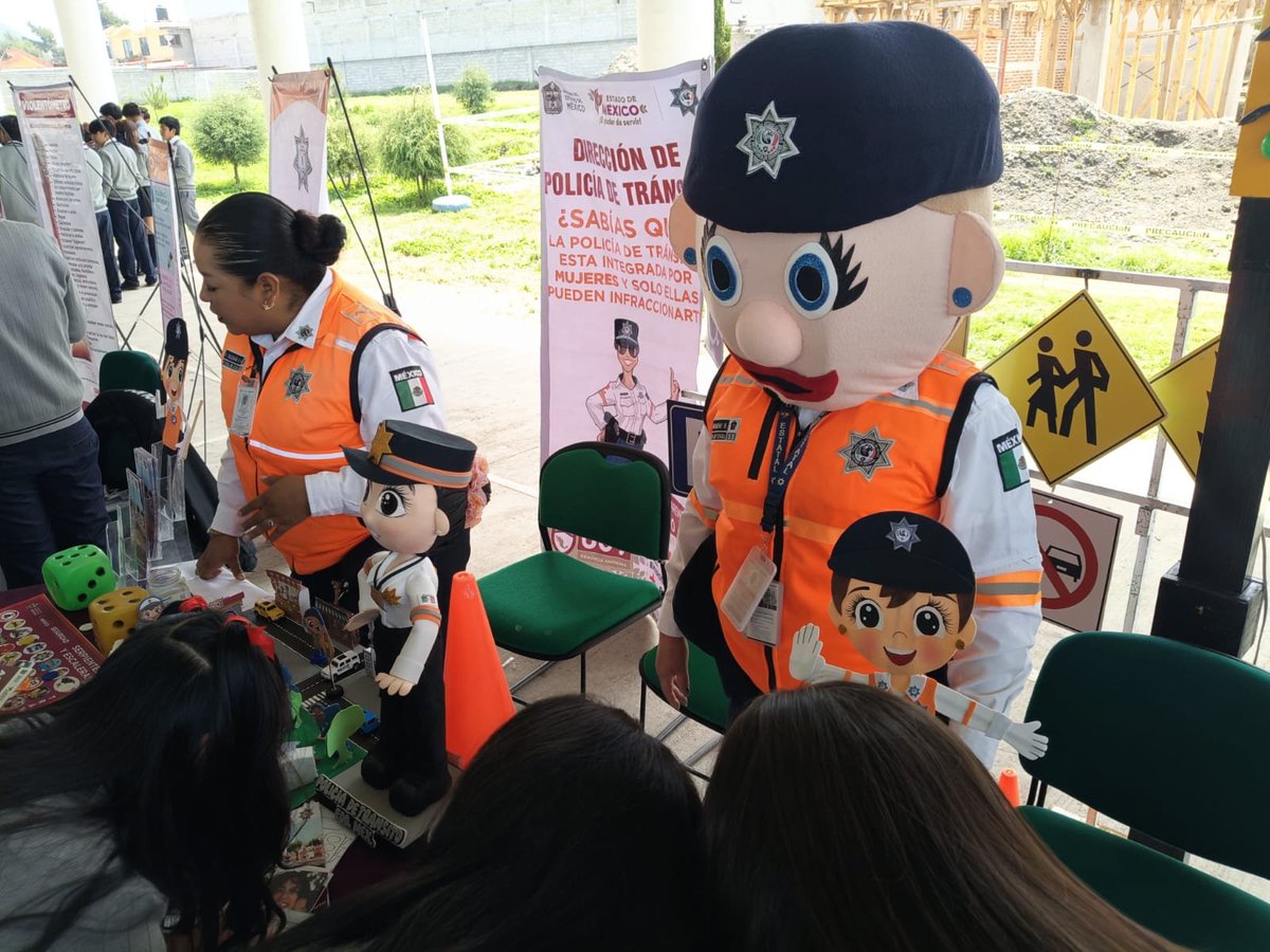 SS_Edomex's tweet photo. La prevención la construimos entre todas y todos. 🤝 En #Atlacomulco, la #SSEdoMex realizó la Feria de Prevención Social, un espacio para acercar a las familias herramientas que contribuyan a su bienestar y seguridad. 🛡️ 👮 https://t.co/gbSco4HDpQ