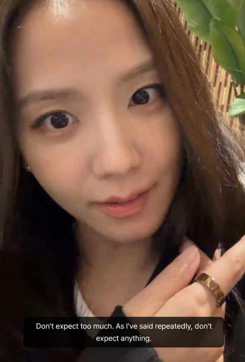ForeverKimJisoo's tweet photo. 101726 https://t.co/9zKumLvYu9 live 🐰

JISOO: "Don't expect too much. As I said repeatedly, don't expect anything." https://t.co/kNnhtz0ywU