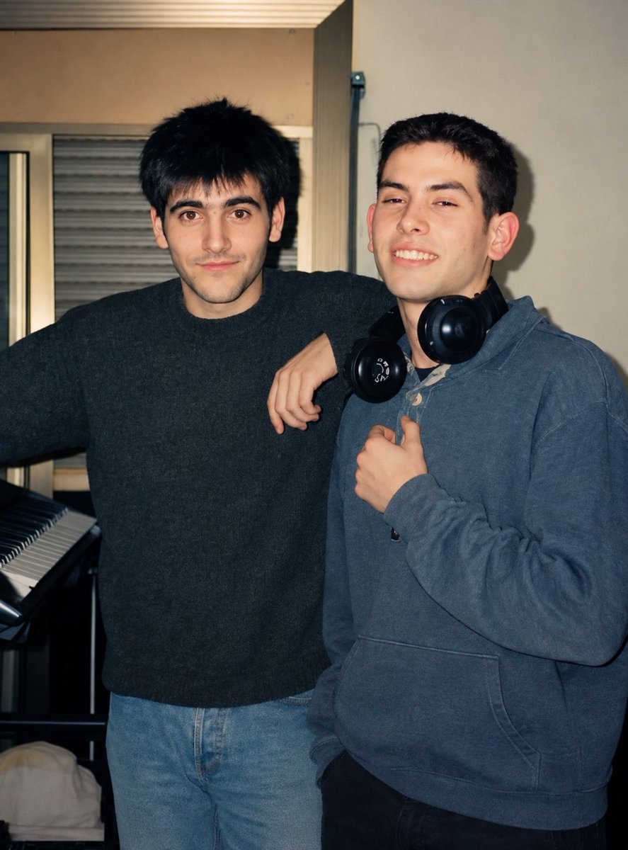 olivelvet2's tweet photo. Nuestros hermanos Gallagher @estopaoficial #EDeEstopa https://t.co/2Inyitpebj