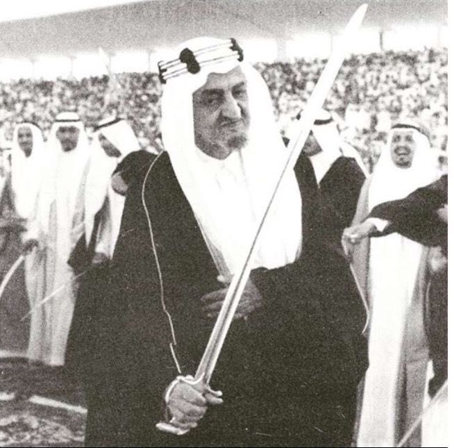 Donia8188's tweet photo. أنا احب الملك فيصل حب عظيم يعني لو كانت عندي امنيه بتمنى اني أعيش بزمن الملك فيصل رحمه الله واشوف شجاعته وحروباته ودفعاته وشخصيته وجماله وكلشي فه حرفيا جعل ربي يجمعني فه في جنات نعيم، الله يرحمك ياسيف العرب💔 https://t.co/Ou4OH0W7lw