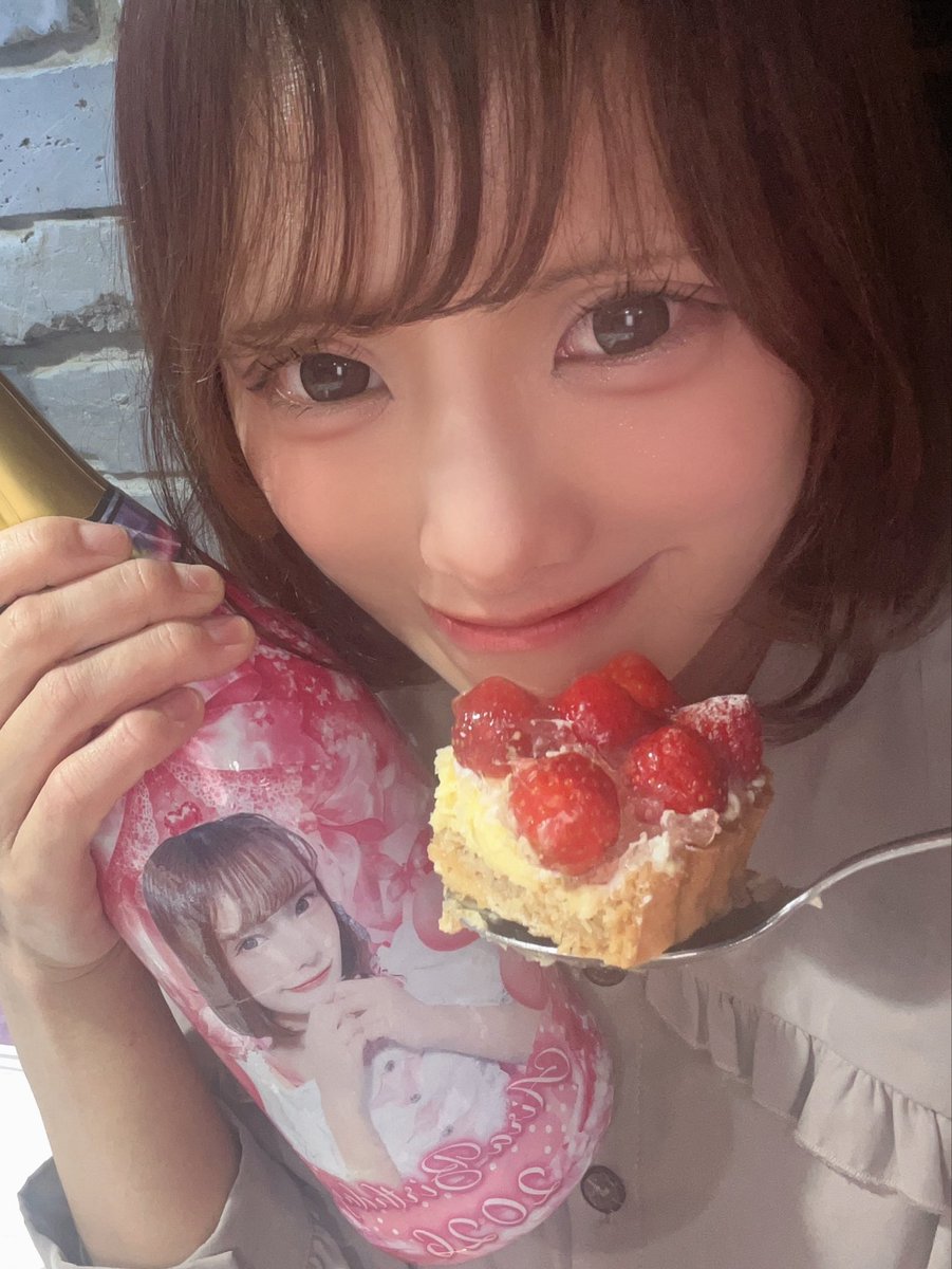 pipia_aira's tweet photo. うまれた！！にじゅうはっさいだ！！！！ https://t.co/jfLp0MZsYY