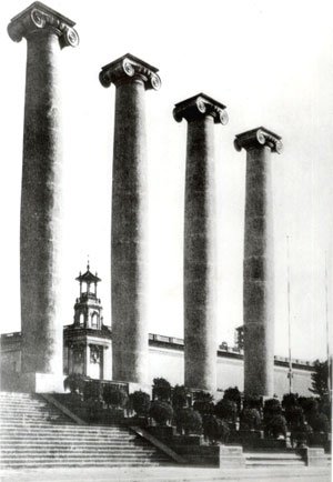 deleslletres's tweet photo. Les 4 Columnes de Puig i Cadafalch, símbol d'identitat nacional, enderrocades per Primo de Rivera el 1928. 
Aixecades de nou el desembre de 2010 com a mostra de perseverança, continuen sent símbol nacional.
Puig i Cadafalch va néixer a Mataró el 17 d'octubre de 1867 https://t.co/nqGyysF0br