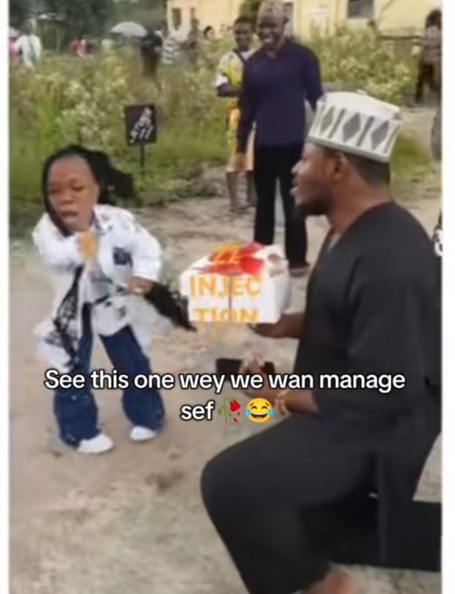 Ifesinachi_Ifez's tweet photo. This one too dey wait for intentional man 😂, she get mind reject person wey wan manage am 😂. https://t.co/Z7mhHY068N
