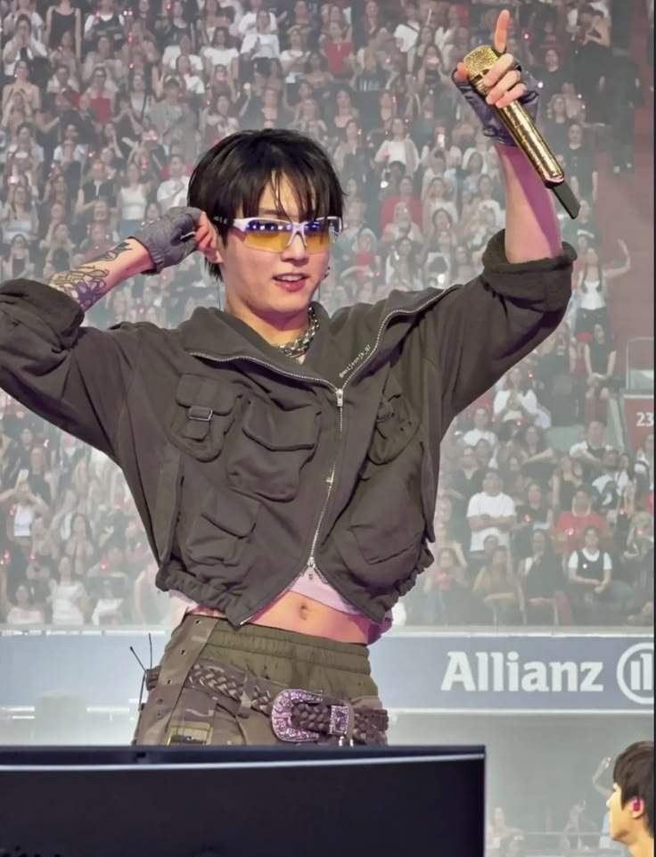 jeonisminee's tweet photo. He's serving cunt https://t.co/u6ynr93M57