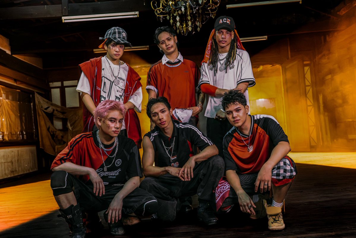 Official_ALAMAT's tweet photo. GROUP CONCEPT PHOTO

#ALAMATPagbigyanMV 

Photos by: AJ De Ocera 
Assisted by: Ivy Dicdican
Edited & Color Graded by: Jai Clotario

ALAMAT in @oxgnfashion 

Styled by @bettinabanez @bbstyles___
Assisted by https://t.co/LU4w1hXB4J & sophiebomarass 

SFX & Hair Make-Up Artist: Aira Castor 
co-MUA: Stella Fabunan