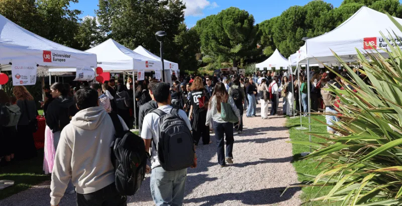 UEuropeaPrensa's tweet photo. ➡️📝Cerca de 40 clubes de la @UEuropea de Madrid han mostrado sus proyectos en la Feria de Clubes impulsada por el Vicerrectorado de Estudiantes de la Institución.
#vidauniversitaria #proyectocolectivo #creatividad
https://t.co/jnecs1LGEB https://t.co/hCi0vqvzBF