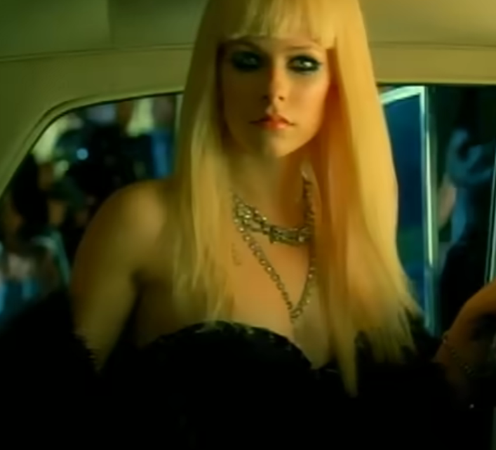 Spike79X's tweet photo. Avril needs to redo this look https://t.co/UKbiNFO4gZ