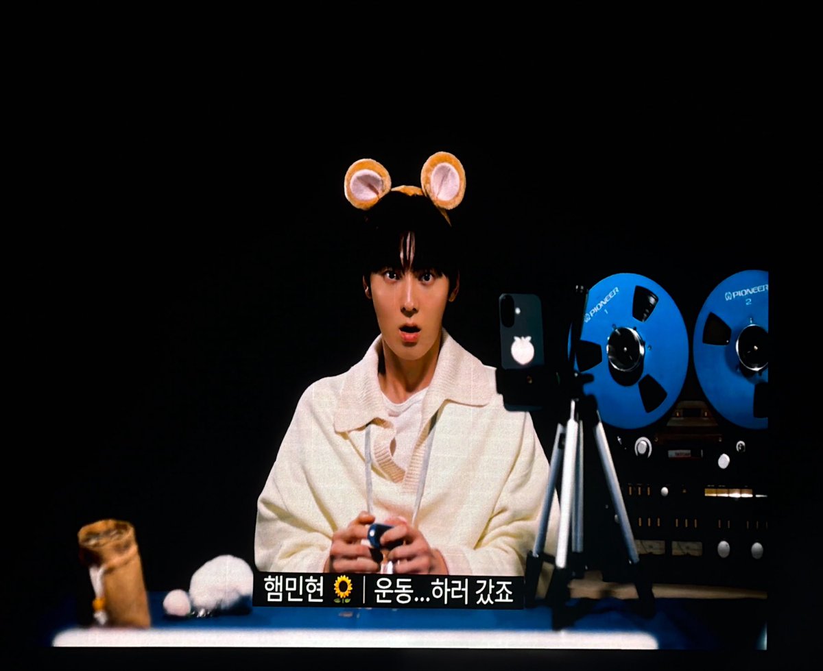 mohng95's tweet photo. 아니미친..햄민현데뷔함 #황민현 https://t.co/cjE76XtMxt
