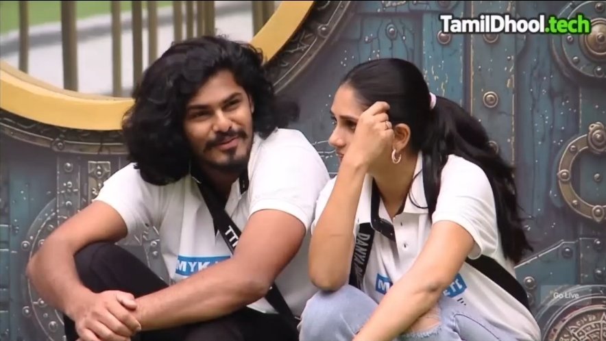 flyingdreamer9's tweet photo. #Dhanya : Diamond engada irukku..

#TTFVasan : Kayiru katti veliya thonga vitiruken...😂😂😂

#BiggBossTamil10 #biggbosstamil #Biggboss10tamil https://t.co/2DIjl7hjHp
