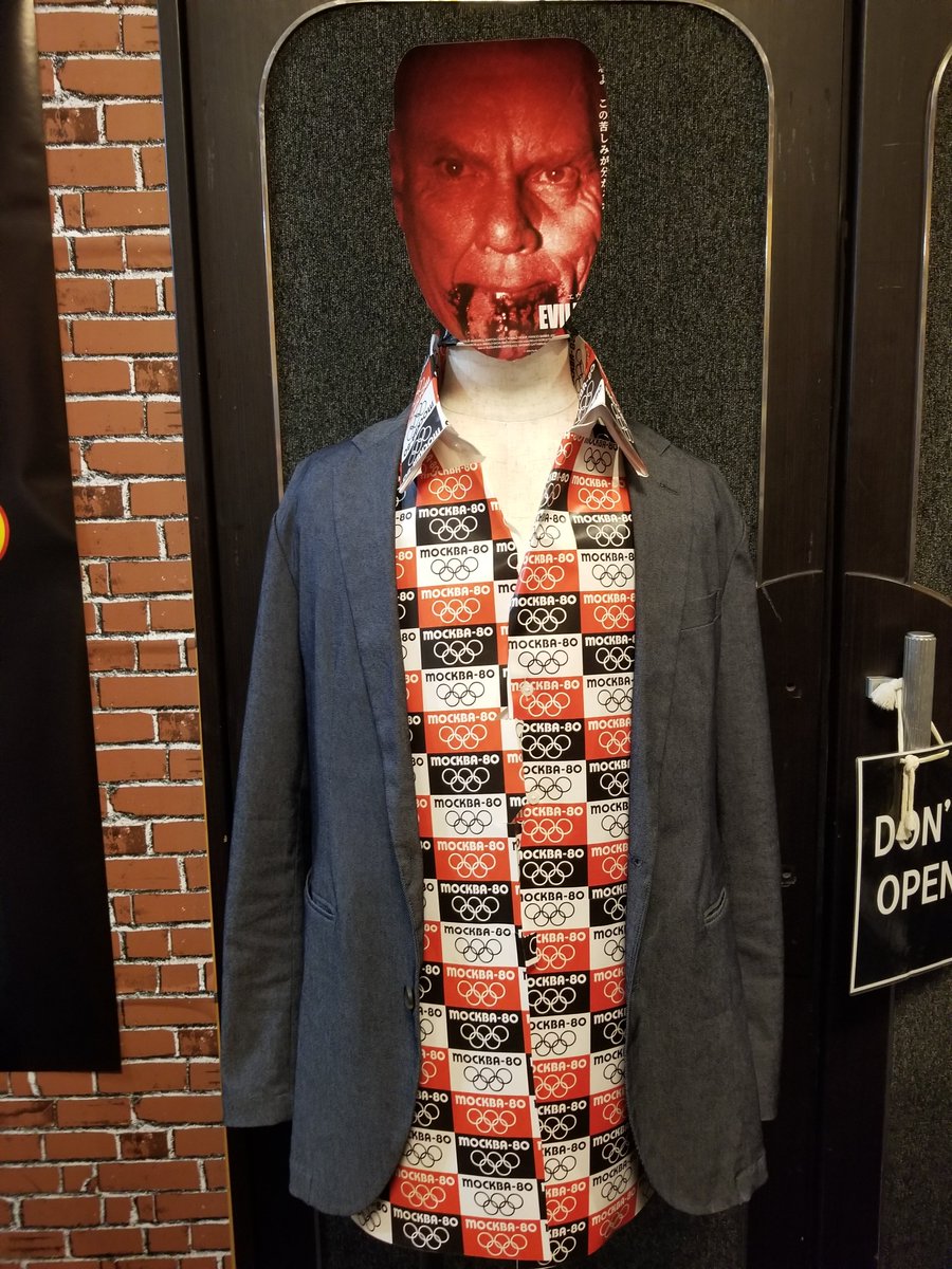 1004Jet's tweet photo. 崩壊していくソ連に実在した史上最悪の連続シリアルキラーをモデルにした「エヴィレンコ」観てきた、今日から監督の緊急声明文を強制配布（笑）マルコム・マクダウェルの迫真の演技が凄かった。「時計じかけのオレンジ」はアレックスの覚醒で終わるから平��世界みたい、シャツも気合い入��てみました。 https://t.co/dB9fHPcQQ7