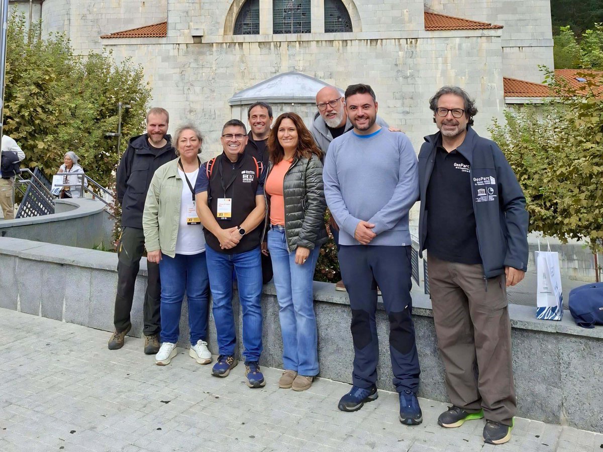 consellbages's tweet photo. 🌍 El @Geoparc participa en les XI Jornades Obertes de @GeoparquesEsp, celebrades a @geoparkea 

➡️ Una trobada per reforçar vincles entre els geoparcs i i conèixer experiències i projectes amb potencial d’aplicació al territori.

🔗 Més informació a: https://t.co/agpGr8Xwe6 https://t.co/w4auxukm7P