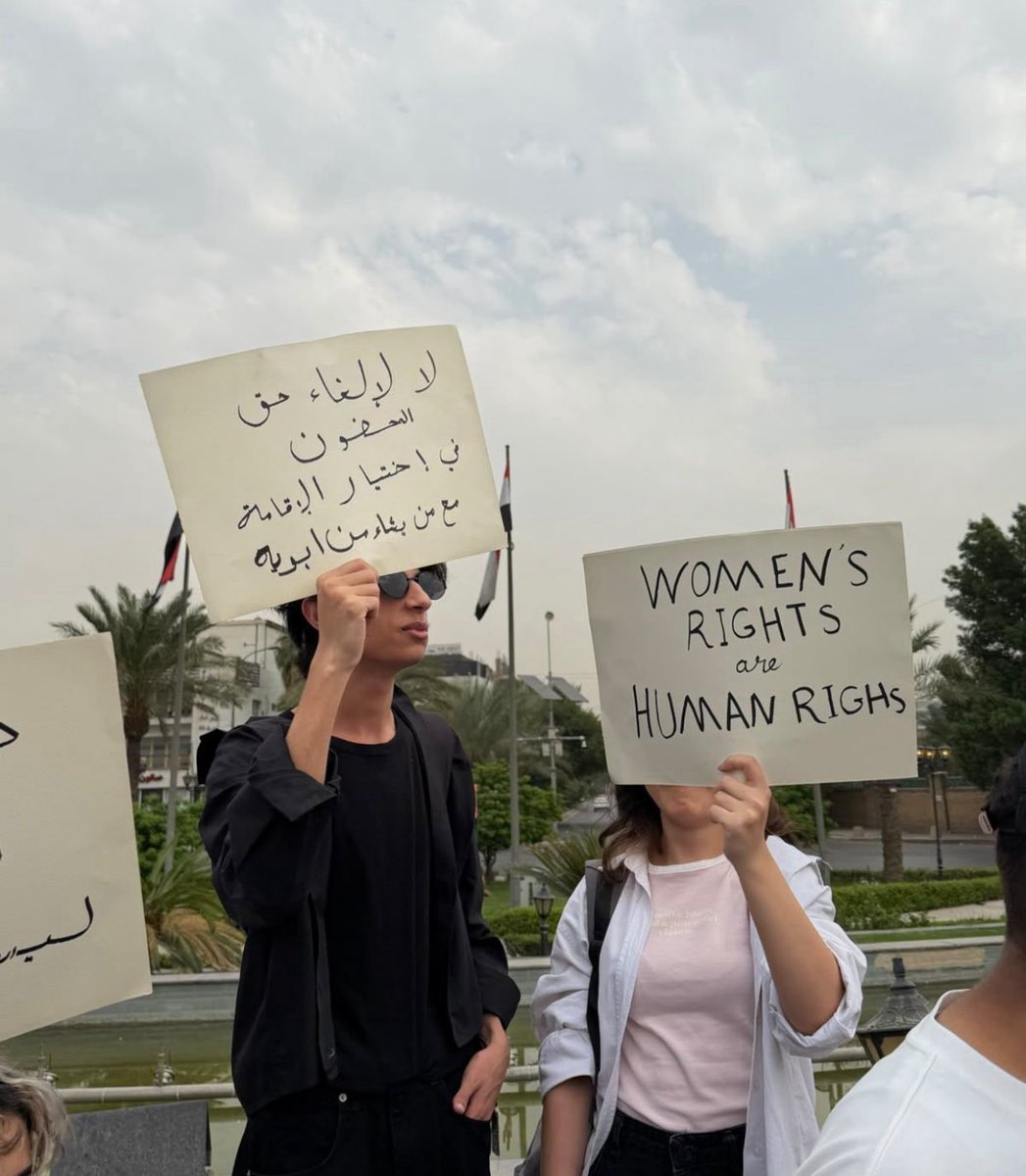 cu1lie's tweet photo. الي طلعوا حتى ولو باعداد تعتبر قليلة
كامل الاحترام لشجاعتكم

هيج مظاهرات تكون خالية من الاعداد الكبيرة عادة، شنو السبب؟

السبب هو هالمظاهرة الي حيطلعون بيهة حيتعرضون للتعهير واسوء انواع القذف والسخرية

رغم انها مظاهرة سلمية بلافتات فقط والمطالبة ببعض الحقوق بمجتمع يدعي الرجولة https://t.co/sb22o6FcVy
