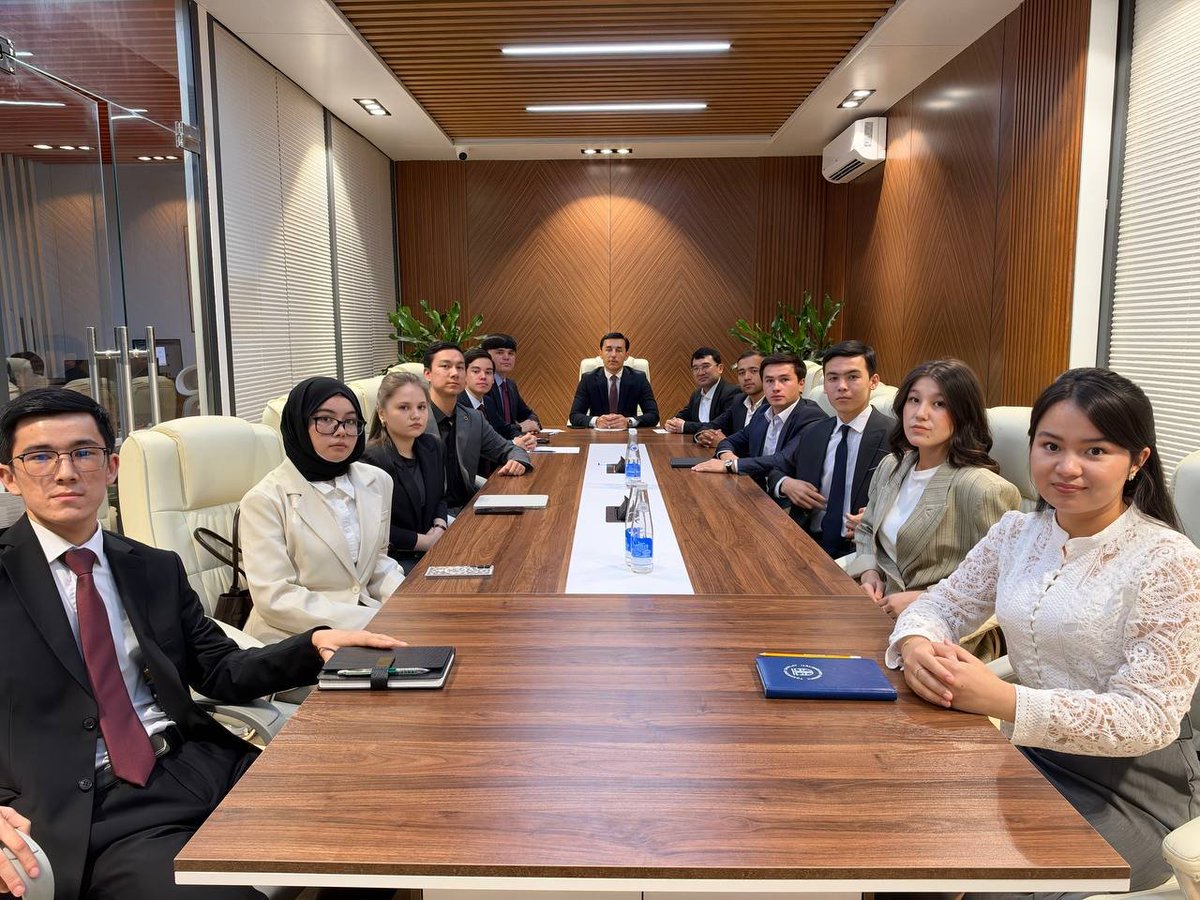Thebonuonly's tweet photo. Young diplomats gathered for a lively meeting full of heated discussions. New proposals, new initiatives, and the first steps toward new work. 🇺🇿

#YouthDiplomacy #Uzbekistan https://t.co/IOssAQ0l0h
