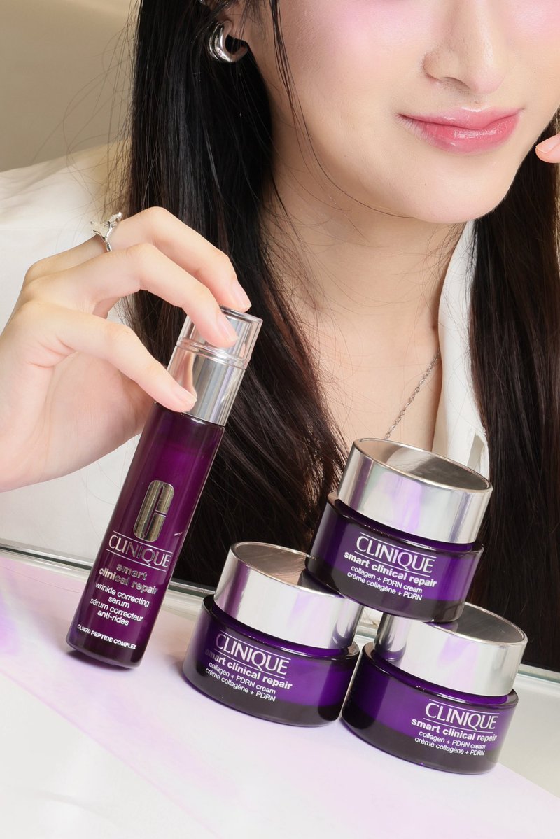 cinearism_'s tweet photo. ใครๆ ก็อยากอวดผิวเด็กไปนาน ๆ แบบไม่ต้องแลกกับผิวอ่อนแอ

ใหม่! Clinique Smart Clinical Repair™ Collagen + PDRN Cream
ครั้งแรกของการผสาน 3 ส่วนผสมทรงพลัง เพื่อผิวดูเฟิร์ม ฟู เด้งในหนึ่งเดียว ✨
 
สิ่งที่ชอบคือแนวคิด Gas & Brake ที่อยู่ในสกินแคร์ของ Clinique ทุกตัว
ไม่ได้เน้นแค่การเร่งให้เกิดผลลัพธ์ แต่ยังช่วยบาลานซ์และปลอบประโลมผิวไปพร้อมกัน เพราะการมีผิวในแบบที่เราอยากได้ ไม่ควรต้องแลกมากับผิวที่อ่อนแอ
 
ในกระปุกนี้มี 3 ส่วนผสมพร้อมทำงานแบบครบวงจร
💜 Bio-derived PDRN ช่วยเร่งฟื้นบำรุง ให้ผิวอิ่มฟู
💜 Collagen  ช่วยเร่งเสริมคอลลาเจนให้ผิวดูเด้งแน่น
💜 Peptides ช่วยเติมความชุ่มชื้นและเสริมให้ผิวแข็งแรง
 
เพราะผิวดูเด็กที่แท้จริง ไม่ใช่แค่ความเฟิร์มฟู แต่ต้องดูสุขภาพดีด้วย 🫶🏻
 
✨ พิเศษ!
รับส่วนลด 10% พร้อมชุดของขวัญมูลค่า 1,900 บาท
🛍️เพียงช้อป Clinique ครบ 4,500 บาท 
📍ที่เคาน์เตอร์ Clinique เซ็นทรัลและโรบินสันทุกสาขา
1 ต.ค. 69 - 30 พ.ย. 69
 
ผิวดูเด็ก สุขภาพดีสร้างได้ ไม่ต้องแลก…ด้วย CLINIQUE
 
#Clinique #CliniqueThailand #SmartClinicalRepair #SmartCollagenPDRN