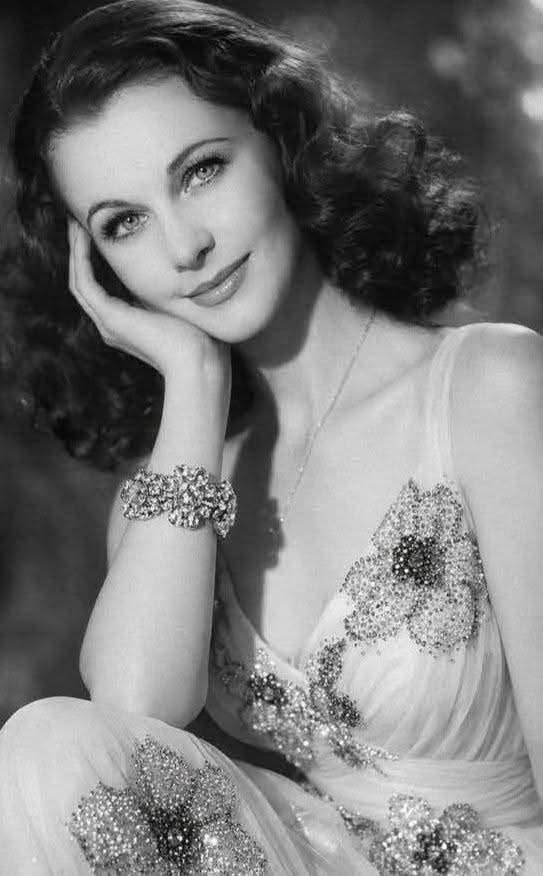 ChonlozB's tweet photo. Vivien Leigh🩷 https://t.co/0IajecK95T