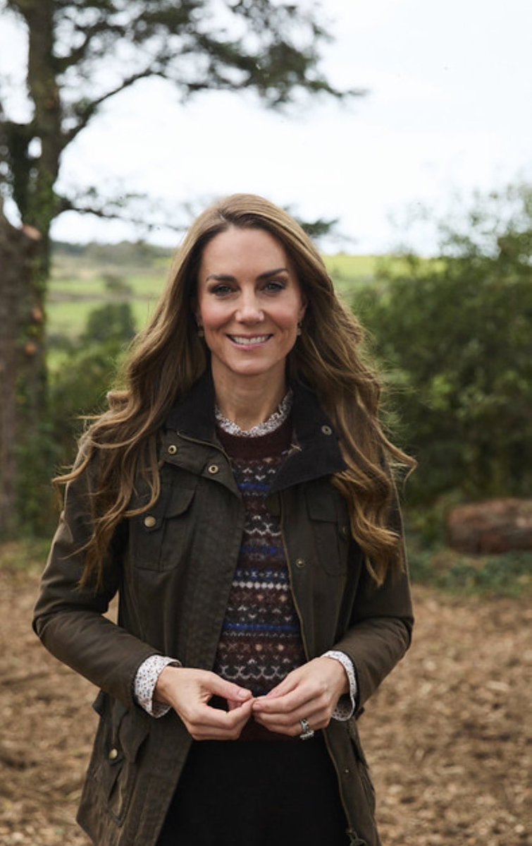 RE_DailyMail's tweet photo. The Princess of Wales has today spoken from the heart about her lifelong initiative to better the lives of young children - urging parents to get youngsters to put down their phones and enjoy the great outdoors.
In a timely message she says: ‘Nature is such an extraordinary environment for us all and, in this tech-driven, digital age, spending quality time outdoors has never been more important.’
The video message, which is accompanied by three new portraits of the princess, was filmed yesterday in Cornwall, with the support of her husband, Prince William and his Duchy of Cornwall, and is part of a new @Earlychildhood project.