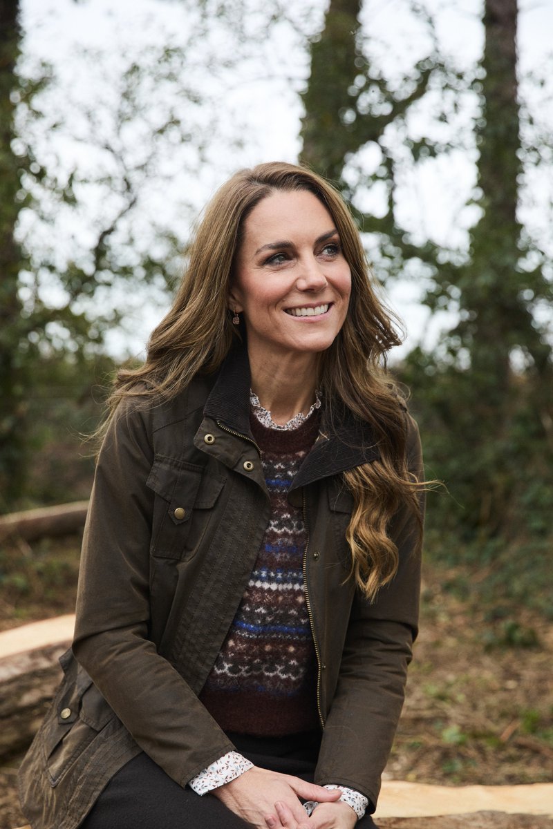 implmaterial's tweet photo. 🇬🇧 Kensington Palace releases new portraits of the Princess of Wales to mark the commissioning of a new project exploring how nature can support social &amp; emotional development in babies &amp; young children.

The photographs were taken yesterday in Cornwall by Josh Shinner. https://t.co/JLFu3c0QQC