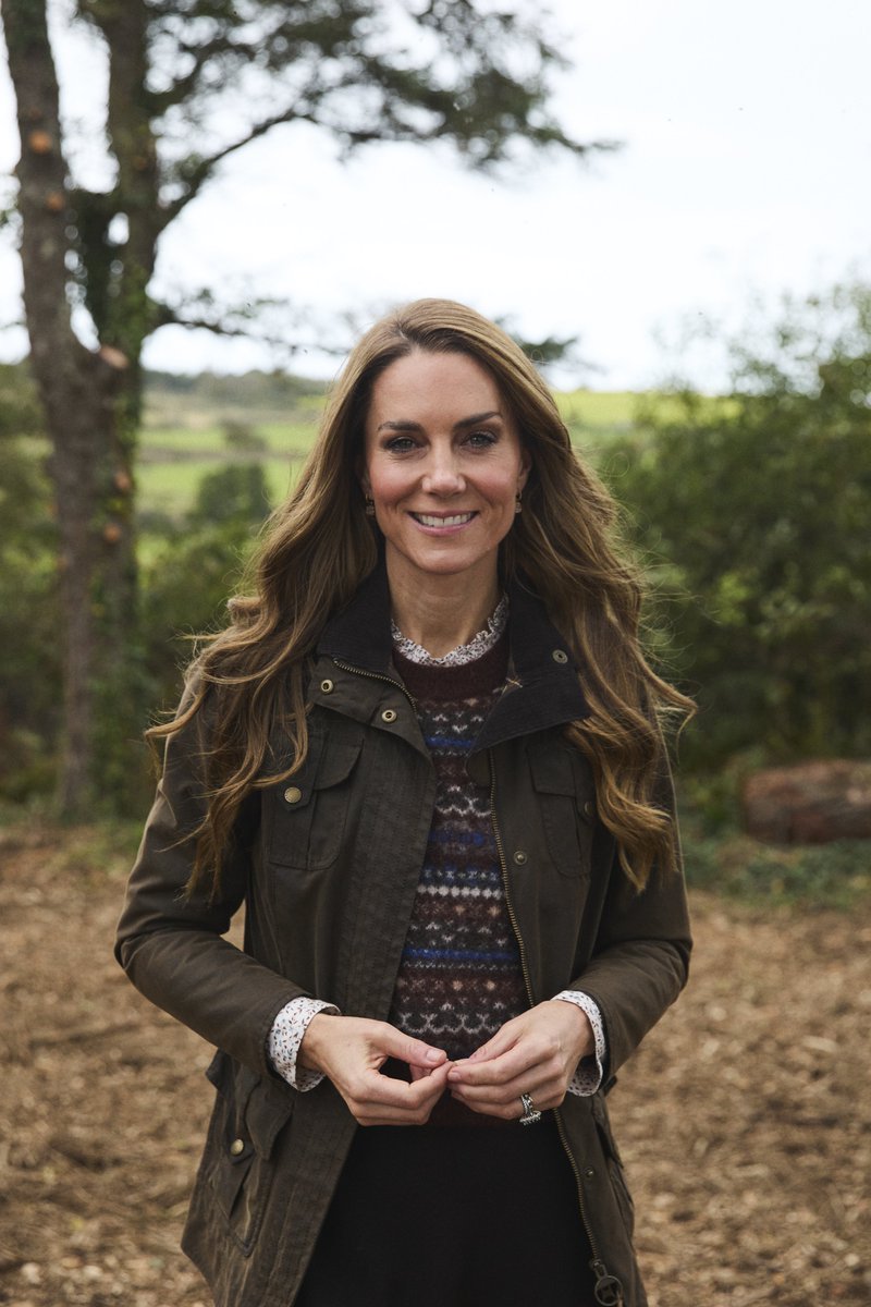 implmaterial's tweet photo. 🇬🇧 Kensington Palace releases new portraits of the Princess of Wales to mark the commissioning of a new project exploring how nature can support social &amp; emotional development in babies &amp; young children.

The photographs were taken yesterday in Cornwall by Josh Shinner. https://t.co/JLFu3c0QQC