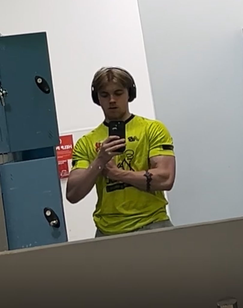TheFitPlug's tweet photo. Back and bi https://t.co/YP61bBJPY5